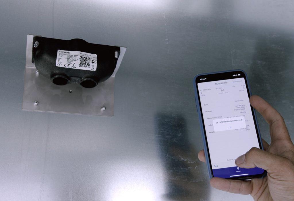 Setting smart sensor inside of the container via mobile app.