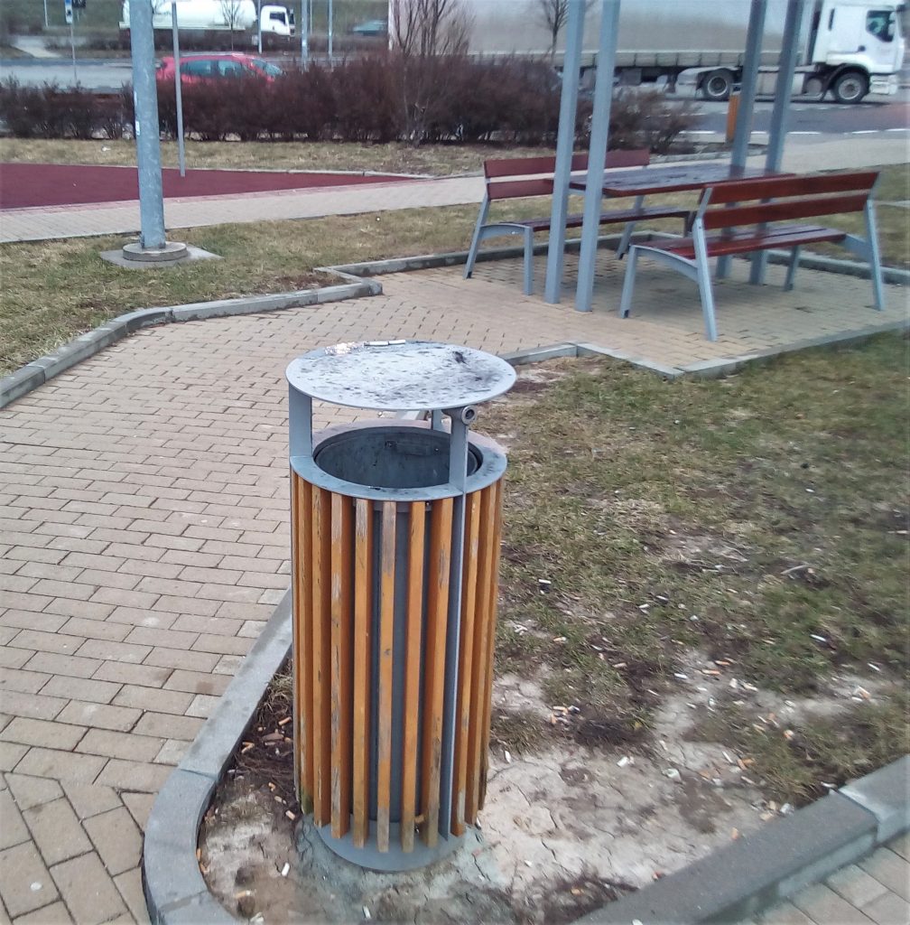 Small trash bin at the rest stop. 